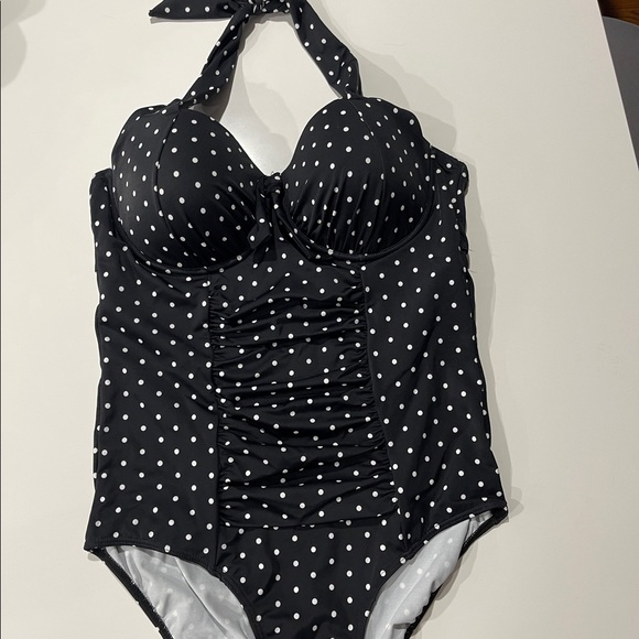 Swim suits for all Polka dot one piece with underwire - Picture 2 of 4
